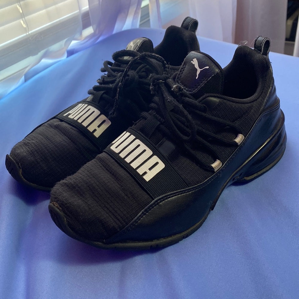 Boys pumas size 3.5C
